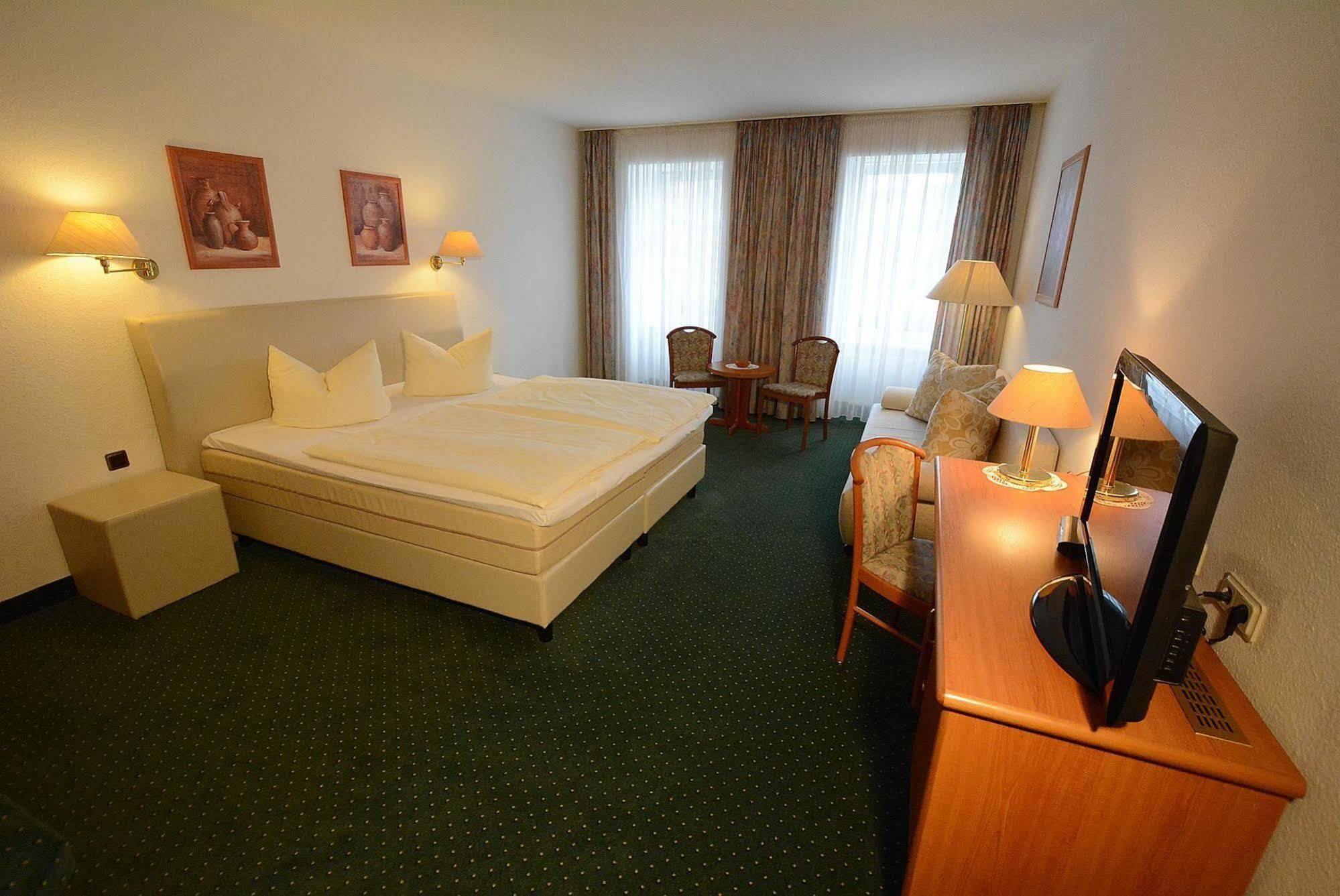 Hotel Evabrunnen Bischofswerda Bagian luar foto